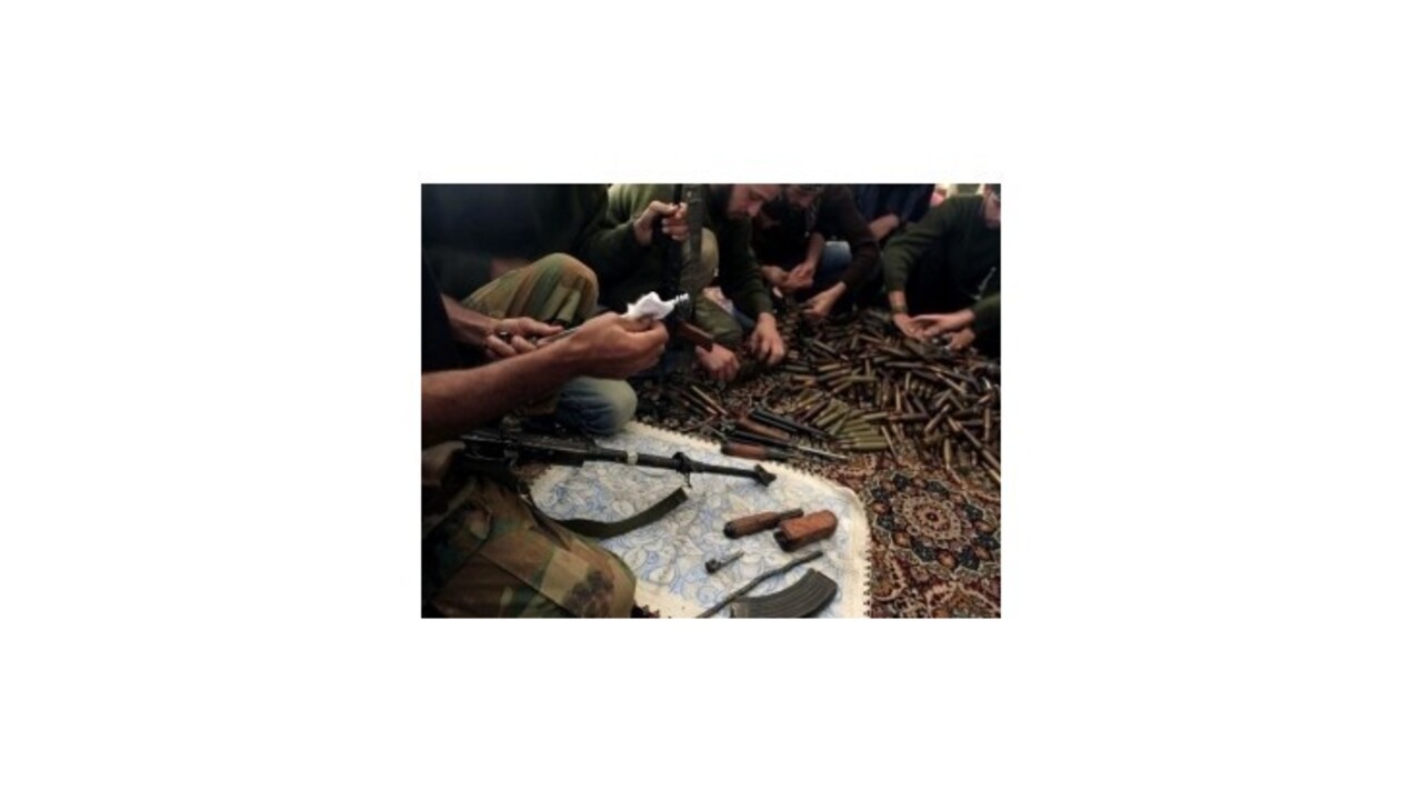 V Jemene obsadili americkú základňu, prezident ušiel z paláca