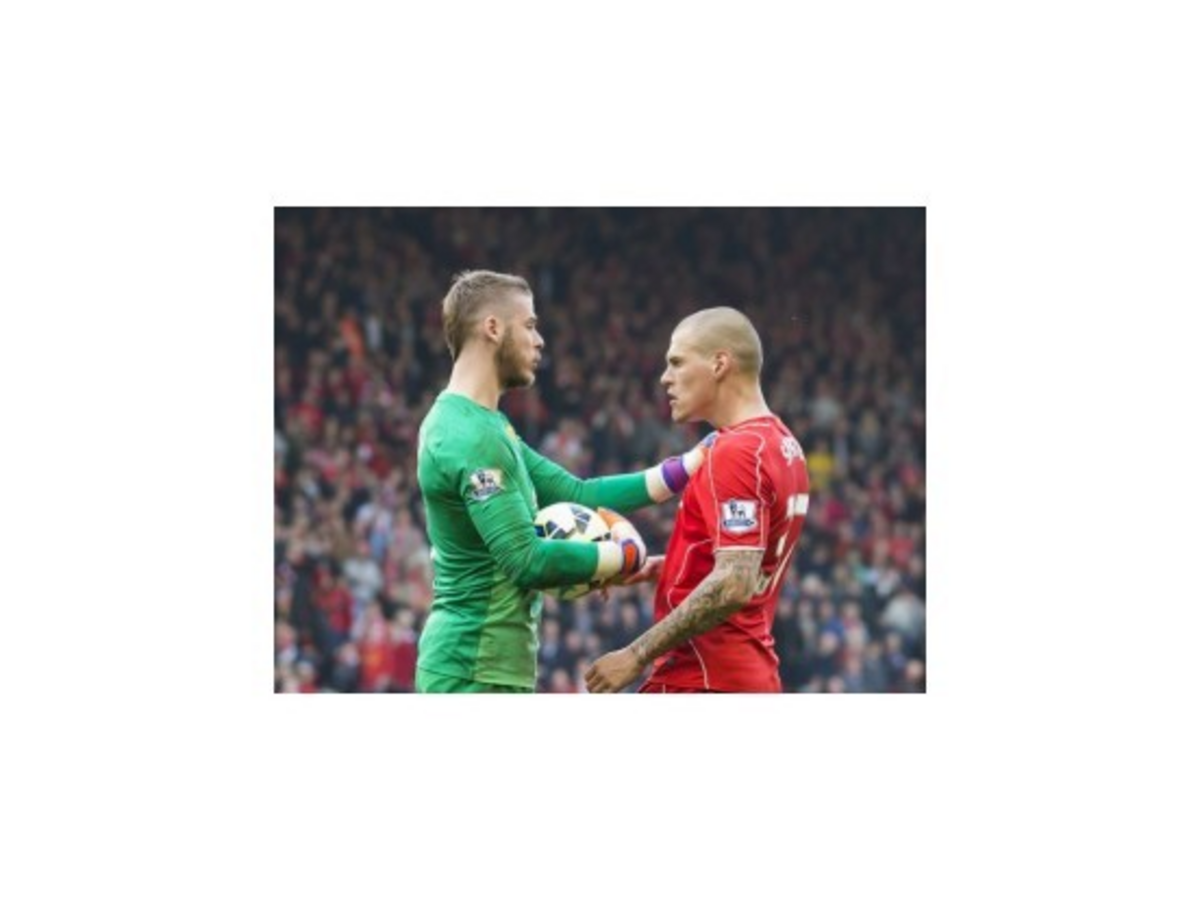 Škrtel dostal trojzápasový dištanc za zákrok na De Geu