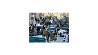 Kalifát zverejnil video zachytávajúce popravu zajatcov