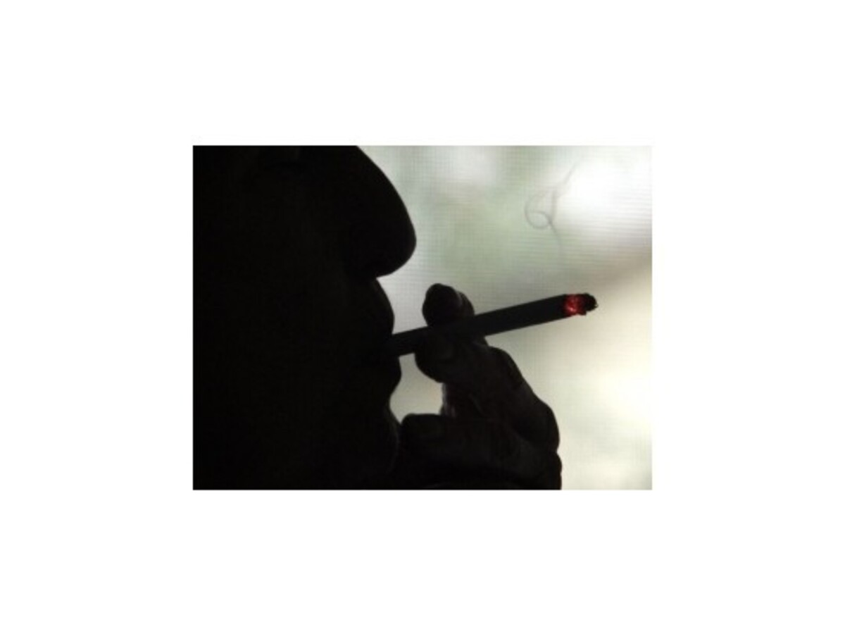 Francúzsko sprísni protifajčiarsku legislatívu, zavedie jednotné škatulky pre cigarety