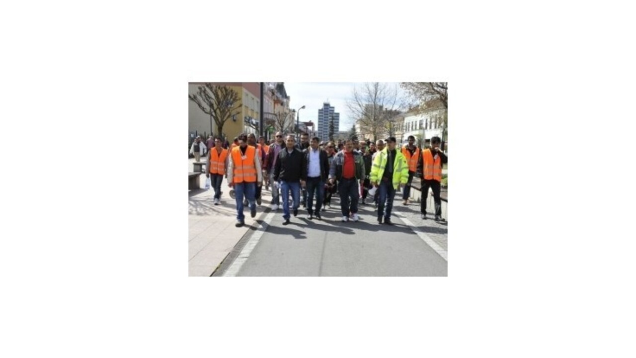 Protestujúci Rómovia žiadali v Michalovciach odstúpenie Kaliňáka