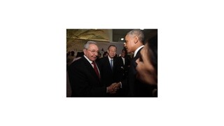 V Paname sa koná historický summit, Obama a Castro si podali ruky