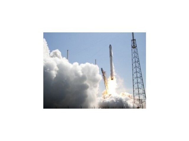 SpaceX odštartovala s nákladom pre ISS, pristátie bolo pritvrdé