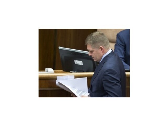 Figeľovi podľa Fica záleží na limuzíne, OĽaNO hovorí o politickej vražde