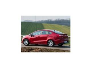 Štvorkolesový fastfood Dacia Lodgy Stepway a úprimná Kia Rio sedan