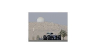 Hamilton s pole position aj v Bahrajne, Vettel druhý