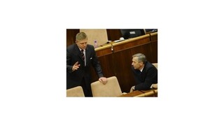 Figeľ sa podľa Fica pre odvolávanie správa ako uplakaný malý chlapec