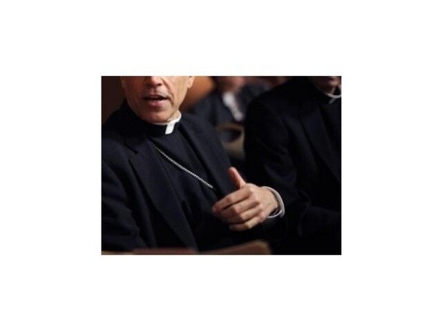 V Taliansku zatkli kňaza, chlapcom za sex ponúkal tenisky