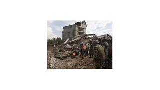 Zemetrasenie v Nepále zabilo tisícky ľudí, Himaláje sa posunuli o 10 metrov