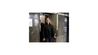 Na gréckeho ministra financií zaútočili anarchisti, ochránila ho manželka