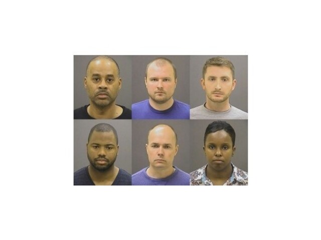 Policajtov obvinených z vraždy mladíka v Baltimore prepustili na kauciu