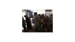 Afganská televízia vysielala naživo súd s 49 obvinenými z ubitia ženy