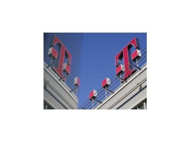 Vláda zastavila predaj akcií Telekomu cez burzu, ohlásil sa strategický investor