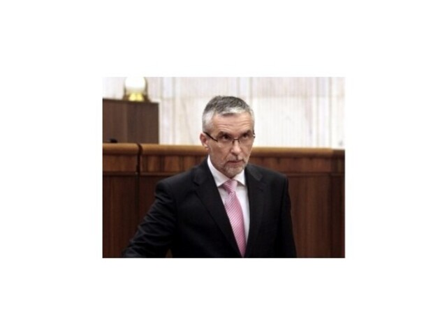 KDH vylúči Kvasničku ak nestiahne podpis spod kandidatúry Crkoňovej