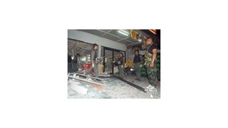 Thajsko v panike, po 14 výbuchoch hlásia zranených