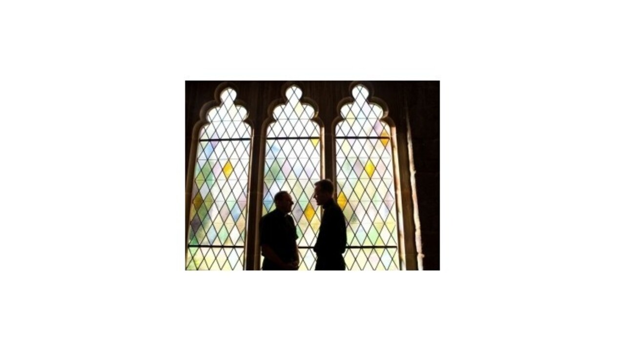 Škótska cirkev schválila svätenie homosexuálnych duchovných