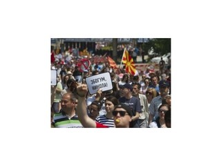 Macedónsko zažíva politickú krízu, v Skopje žiadajú demisiu vlády