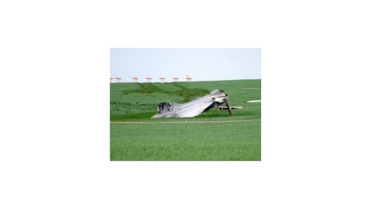 V Česku havarovala maďarská stíhačka, leteckú dopravu odkláňajú