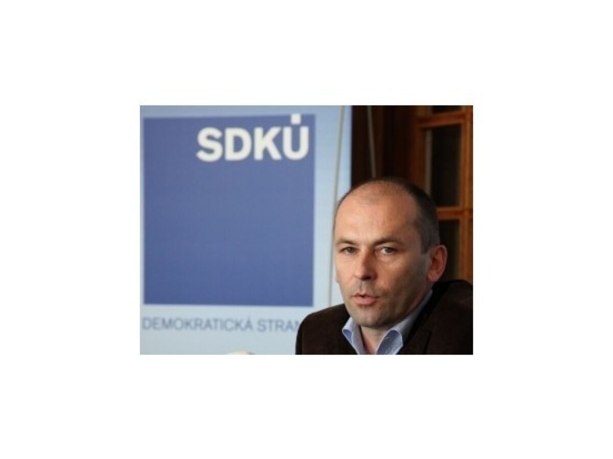 Vyzvali Kaníka, aby nerozbíjal stranu