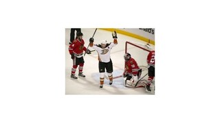 Hossovo Chicago utrpelo prvú domácu prehru, Anaheim vedie v sérii