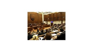 Parlament rokoval aj o sociálnom poistení, prísnejšie majetkové priznania neprešli
