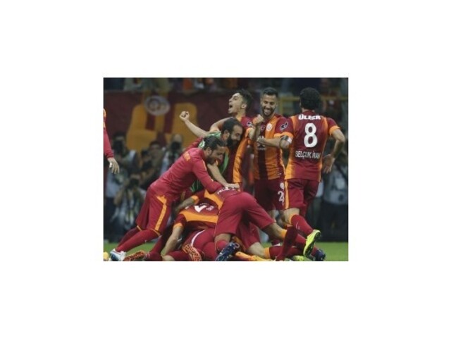Futbalisti Galatasaray Istanbul získali svoj jubilejný 20. titul v tureckej lige