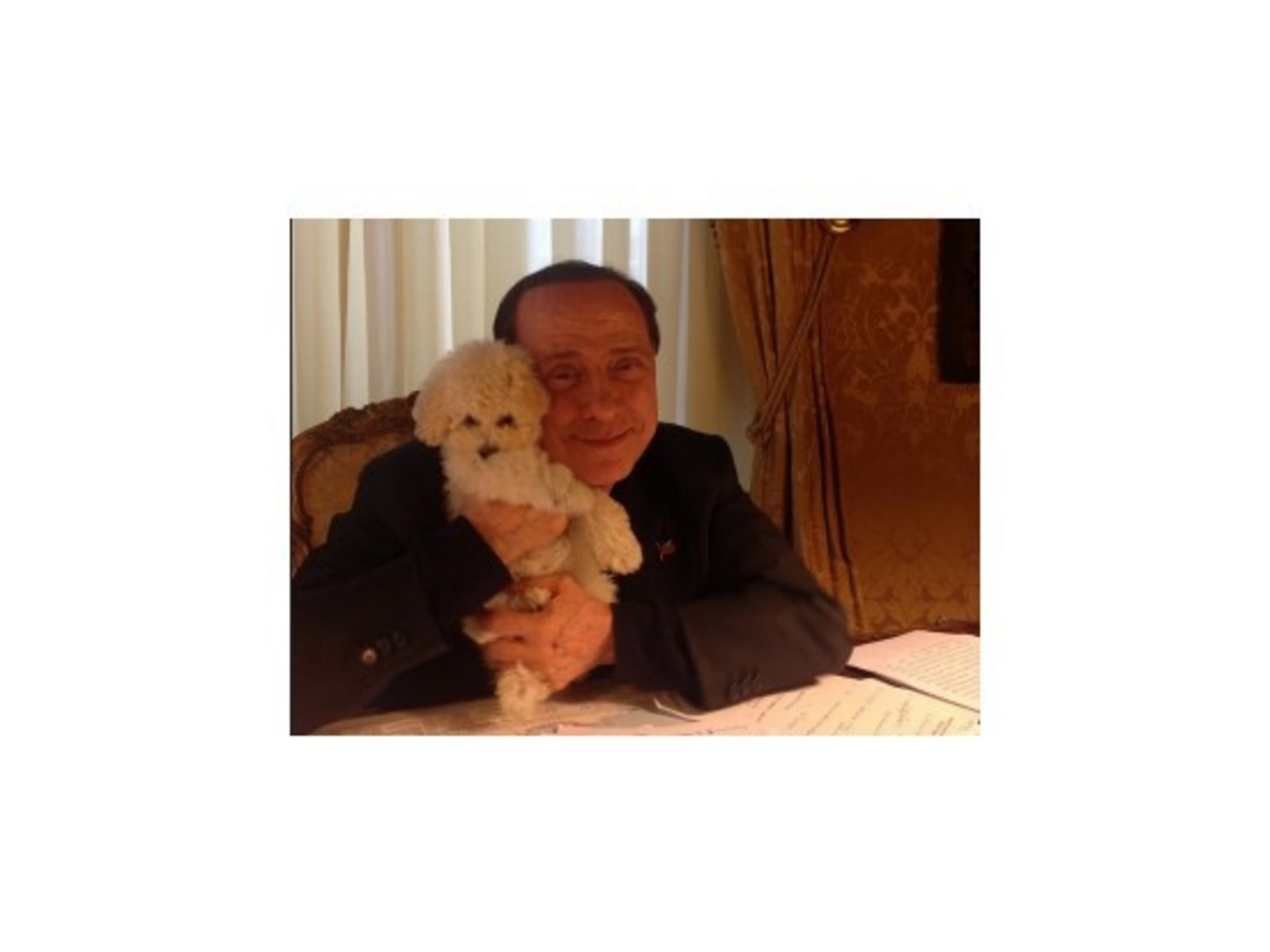 78-ročný Berlusconi ide s dobou, z jeho Instagramu sa stáva fenomén