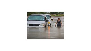 Tornáda a záplavy si v USA vyžiadali viac ako 40 obetí