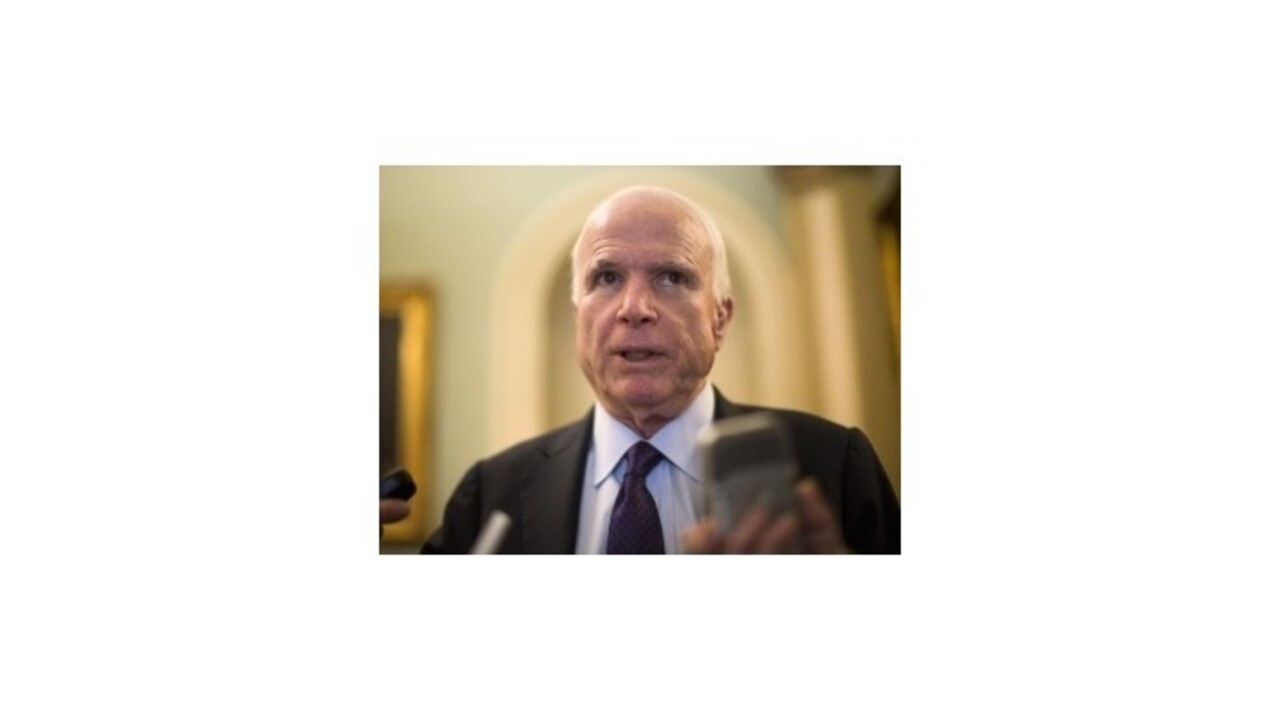 McCain chce povoliť predaj zbraní Vietnamu na ochranu pred Čínou