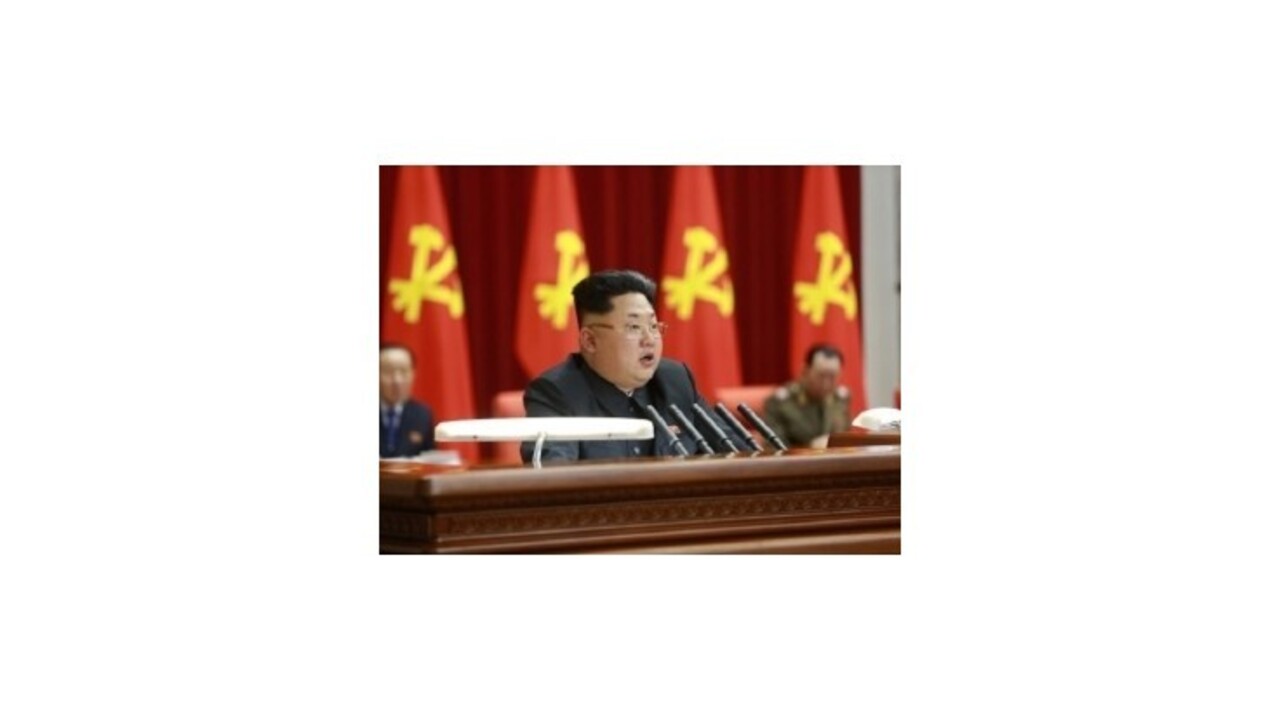 Nové fotografie diktátora Kima vyvolali divoké špekulácie o jeho zdraví