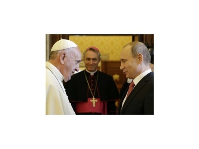 Putin u pápeža, do Vatikánu prišiel s hodinovým meškaním