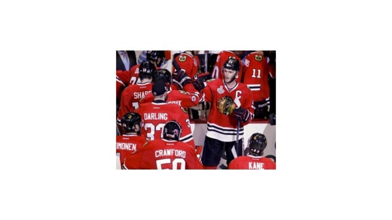 Chicago vyrovnalo finálovú sériu, Hossa opäť asistoval