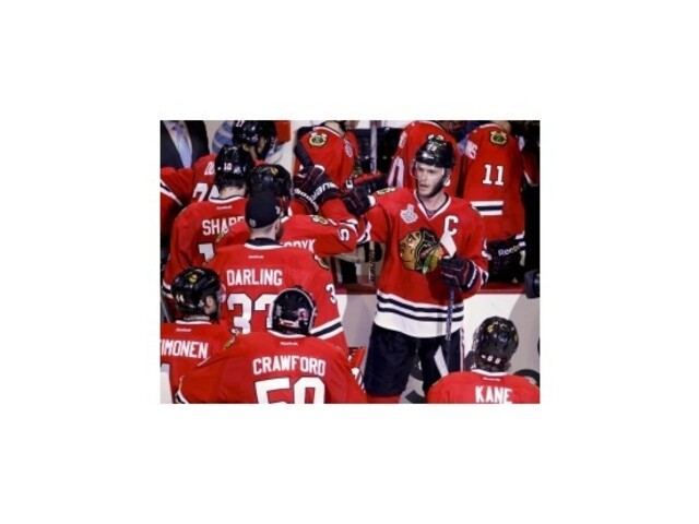Chicago vyrovnalo finálovú sériu, Hossa opäť asistoval
