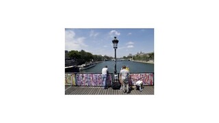 Zámky lásky nahradili na parížskom moste pouličným umením