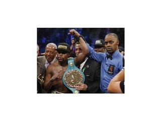 Mayweather je najlepšie plateným športovcom, zarobil trikrát viac ako vlani
