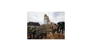 Nepál po zemetraseniach opäť otvoril poškodené pamiatky