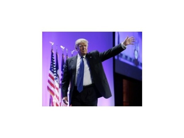 Do boja o Biely dom sa zapojil aj miliardár Donald Trump