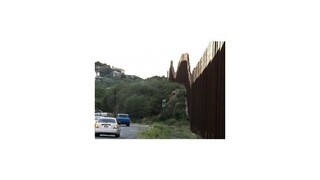 Maďari reagujú na utečencov, na hraniciach vyrastie štvormetrový plot