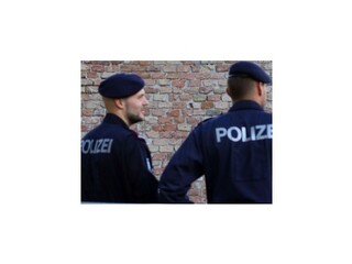 Vodič zrážal v Rakúsku chodcov, hlásia tri obete a desiatky zranených