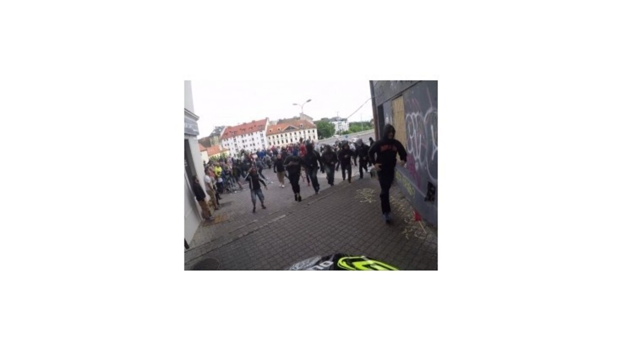 Brazílsky pretekár natočil extrémistov smerujúcich na Hrad