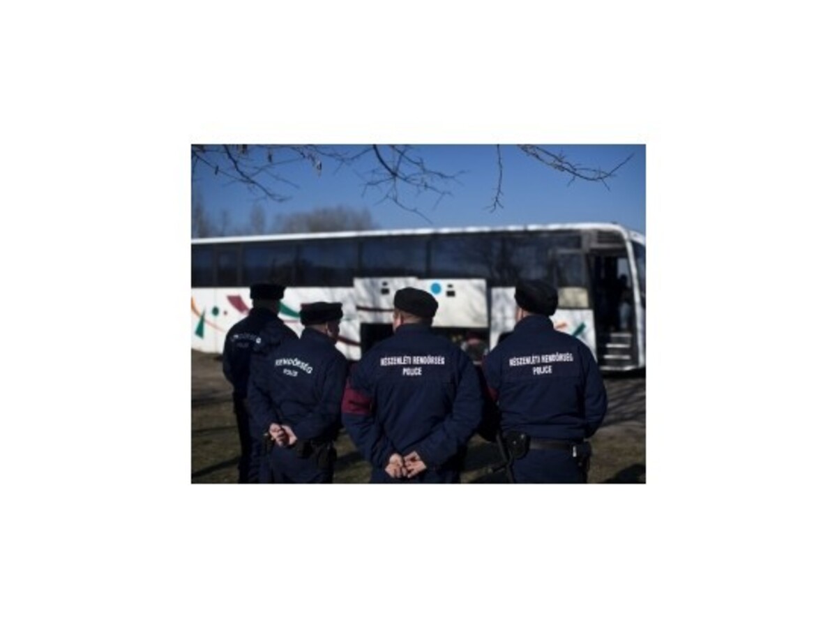 Maďari sa snažia zastaviť utečencov, budú strážiť srbsko-macedónsku hranicu