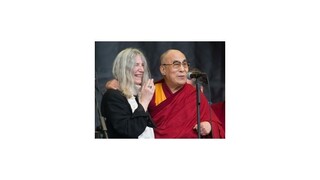 Na jednom z britských hudobných festivalov prehovoril tibetský dalajláma