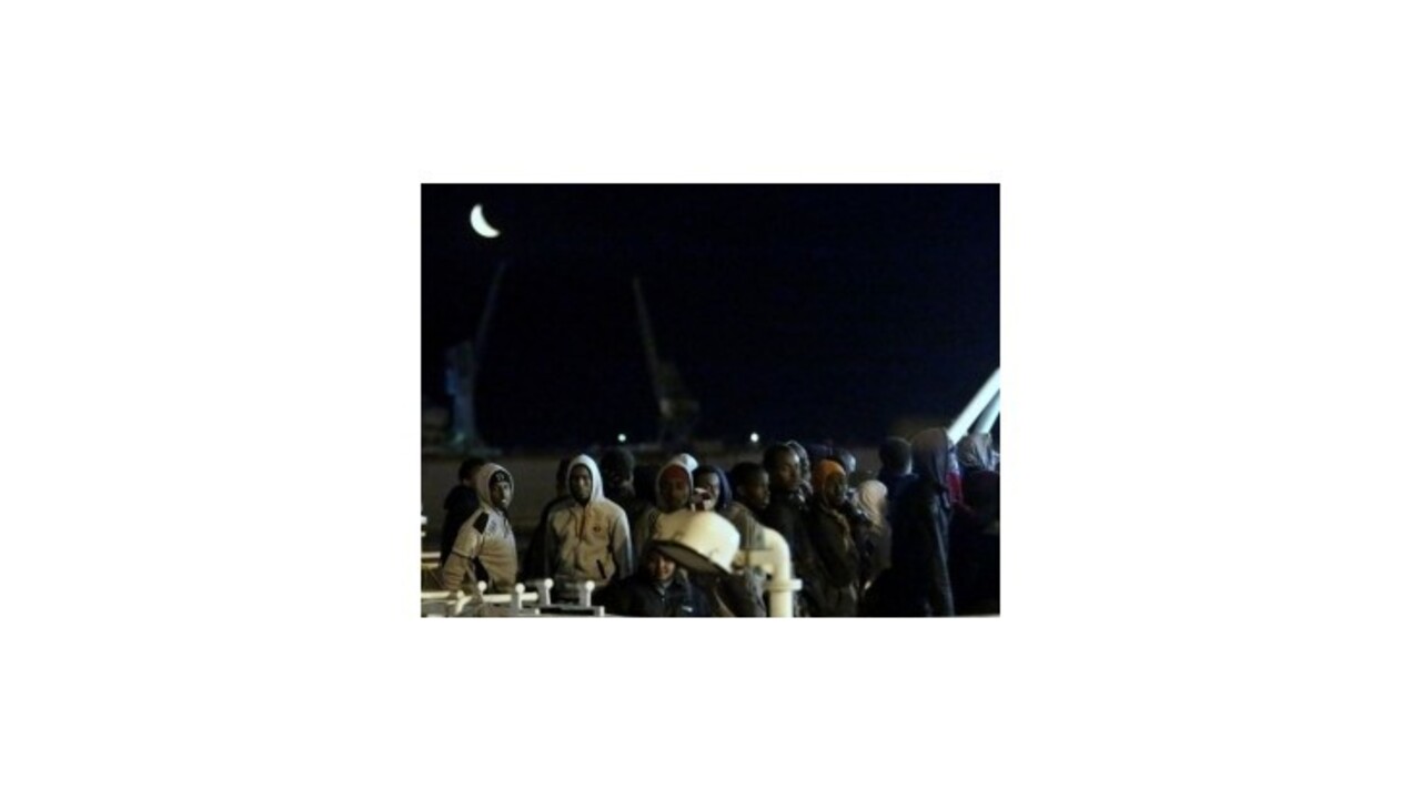 Do ulíc Prahy vyšli stovky ľudí, v krajine nechcú migrantov