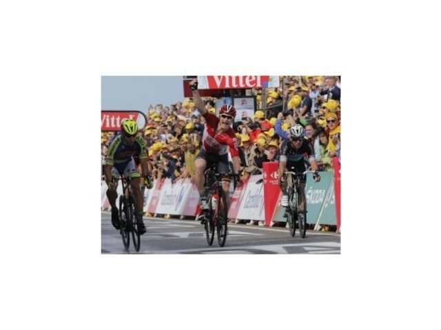 Greipel víťazom 2. etapy na Tour, na cieľovej čiare zdolal Sagana