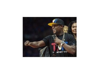 Boxer Mayweather príde o titul vo welterovej váhe