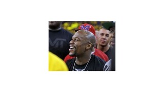 Mayweatherovi odobrali titul, nezaplatil povinný poplatok