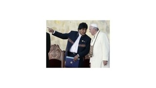 Pápež František pricestoval do Bolívie, privítal ho prezident Morales