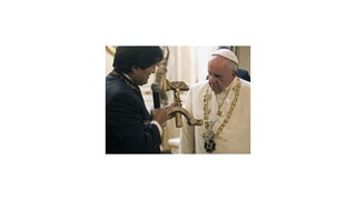 Morales prekvapil pápeža, do rúk mu dal Ježiša na kosáku