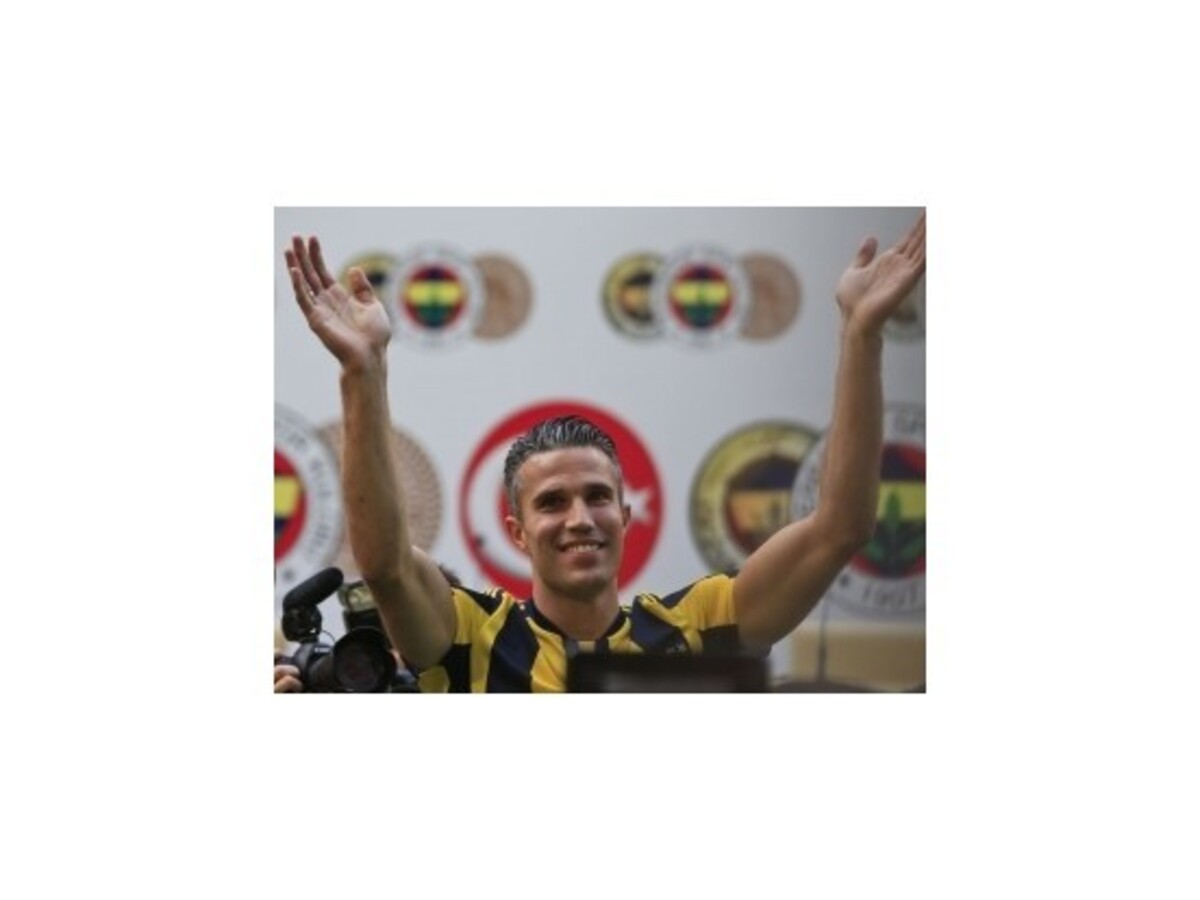 Van Persie sa definitívne upísal Fenerbahce Istanbul