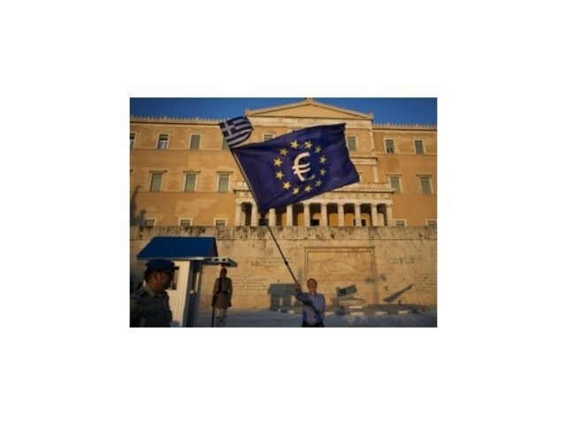 Euroskupina schválila finančnú pomoc pre Grécko, banky otvoria v pondelok